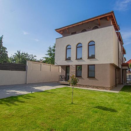 Cozy Brand New Boutique Aparthotel Брашов Экстерьер фото