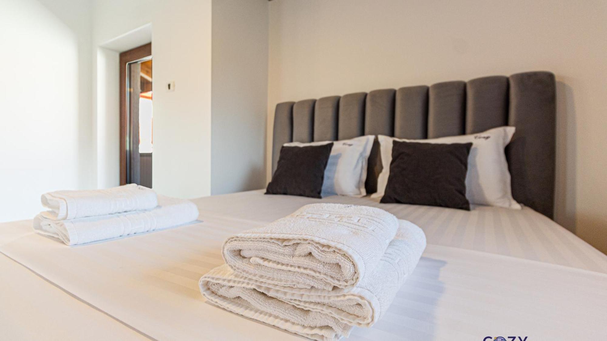 Cozy Brand New Boutique Aparthotel Брашов Экстерьер фото